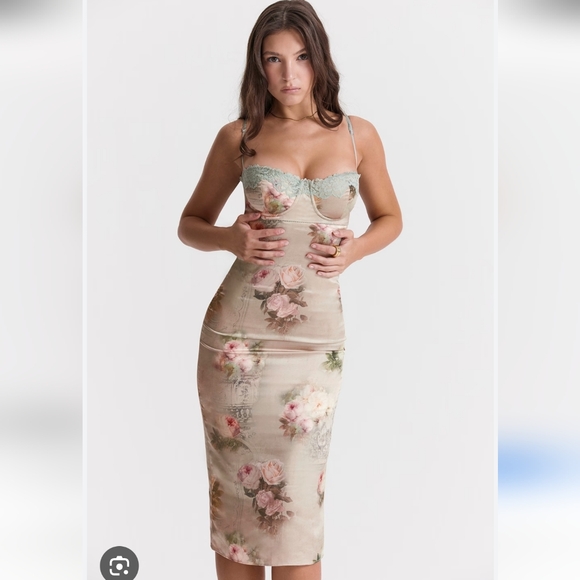 House of CB Floral Midi Dress in Cream and Pink - Picture 4 of 11